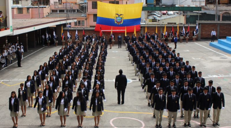 Estudiantes Municipales Juraron Lealtad A La Bandera Nacional Quito