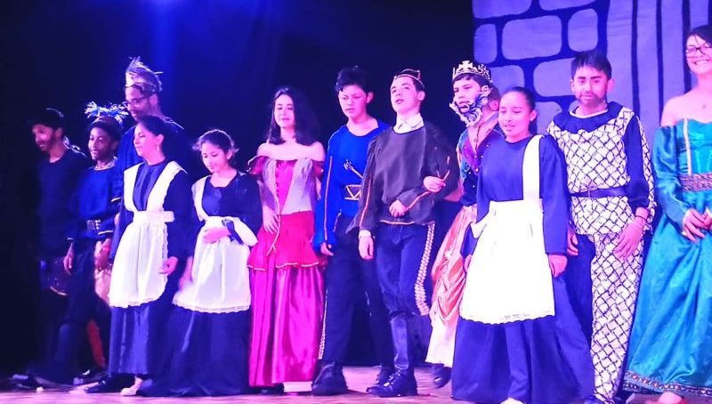 Unidad Educativa Benalcázar primer lugar en intercolegial de teatro