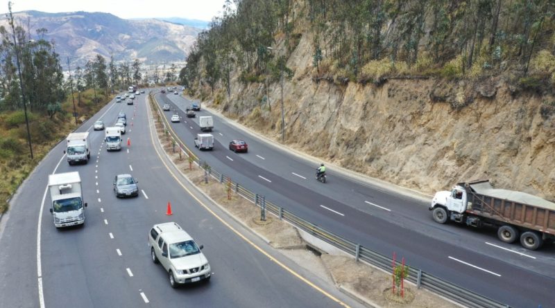 Inicia Plan intensivo de Rehabilitación Vial Quito Informa