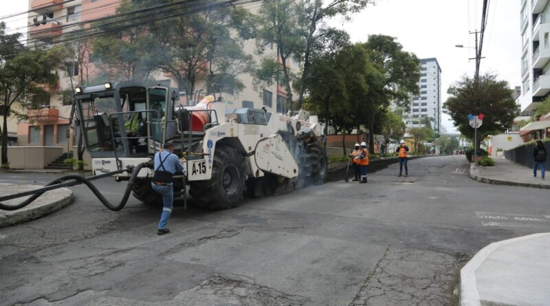 La rehabilitación vial continúa en varios puntos de la ciudad Quito