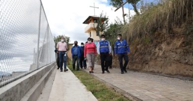 Alcalde entregó muros de contención en el sur de Quito