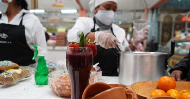 Disfrute de la tradicional colada morada en los mercados de Quito