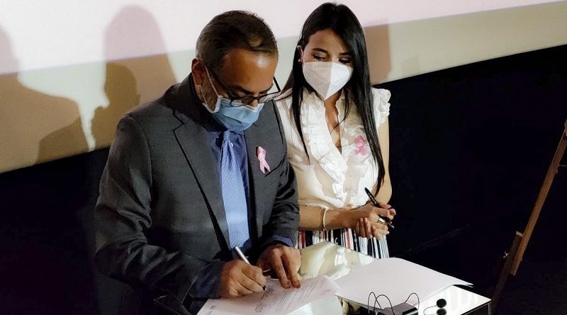 Firma de convenio lucha contra el cáncer de mama