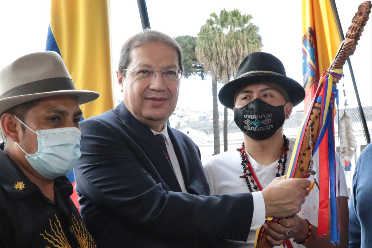 Comunas De Quito Entregaron El ‘Bastón De Mando’ Al Alcalde Santiago ...