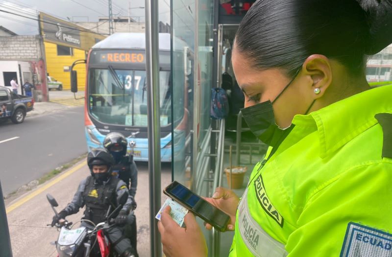 Operativos De Seguridad En Troleb S Y Ecov A Dejan Personas Detenidas Quito Informa