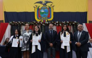 Graduación estudiantes UEM Benalcázar promoción 67