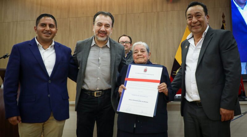 Concejo Metropolitano otorgó la Mención de Honor Marieta de Veintimilla a atletas paralímpicos y a emprendedora tradicional